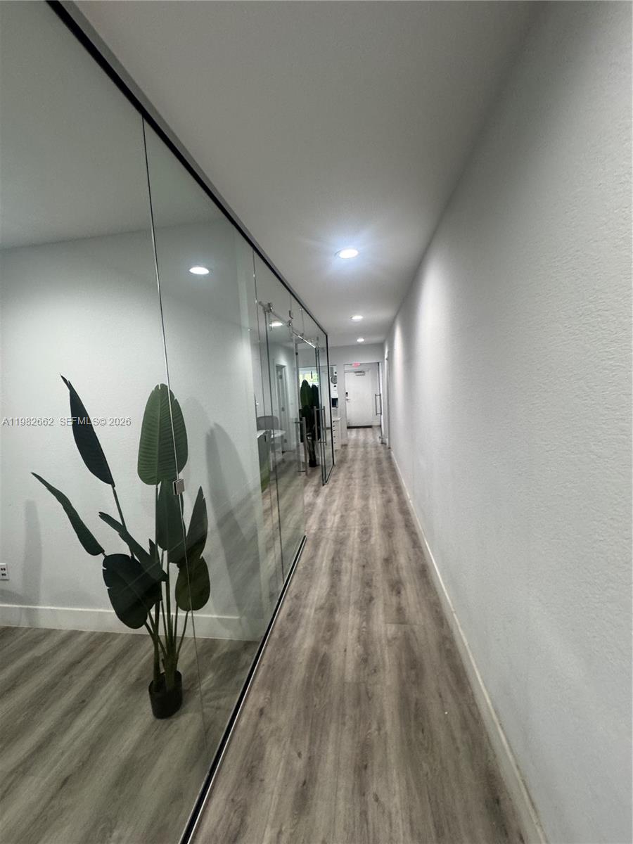   /   кв.футов $ 2026-03-13 0 Фото