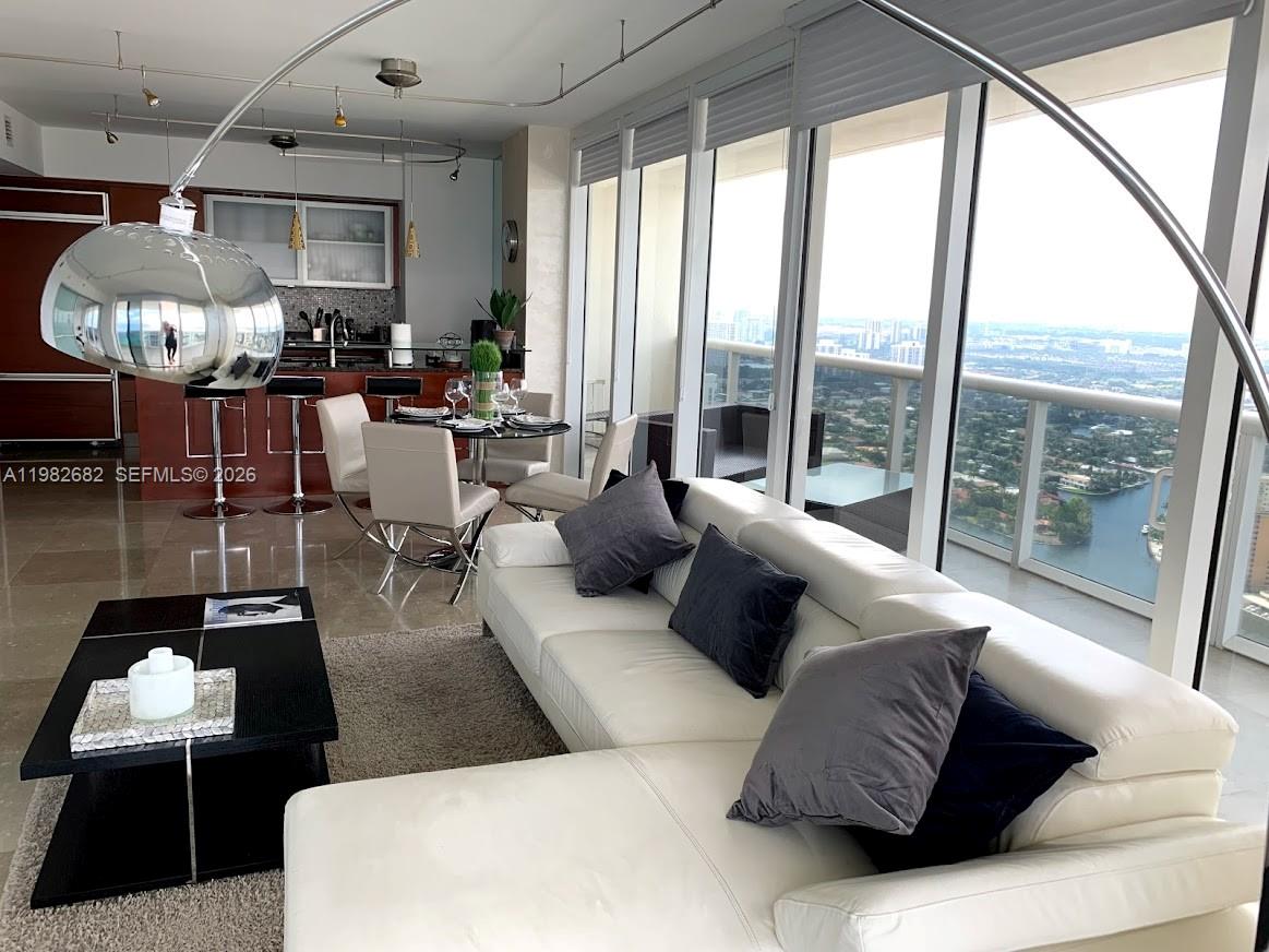 4608 2 / 2 1458 sq. ft. $ 2026-04-10 0 foto