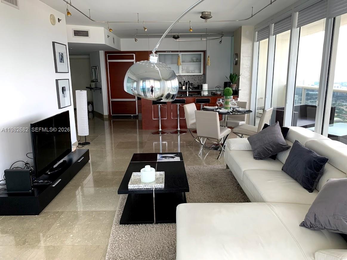 4608 2 / 2 1458 sq. ft. $ 2026-04-10 0 foto