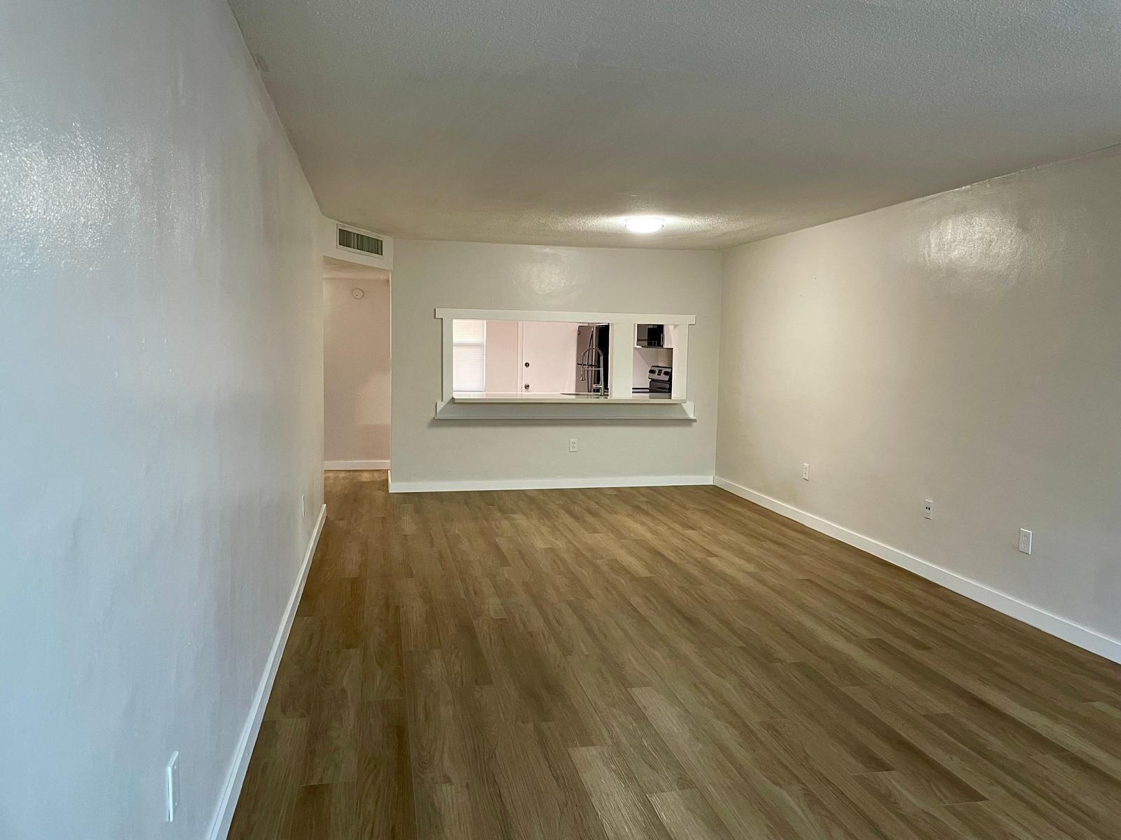 Ver detalles 1 / 898 sq. ft. $ 2026-06-21 0 foto