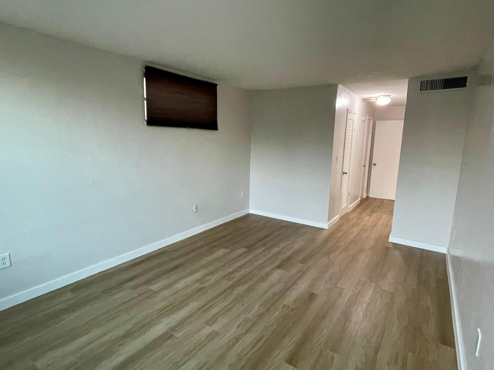 Ver detalles 1 / 898 sq. ft. $ 2026-06-21 0 foto