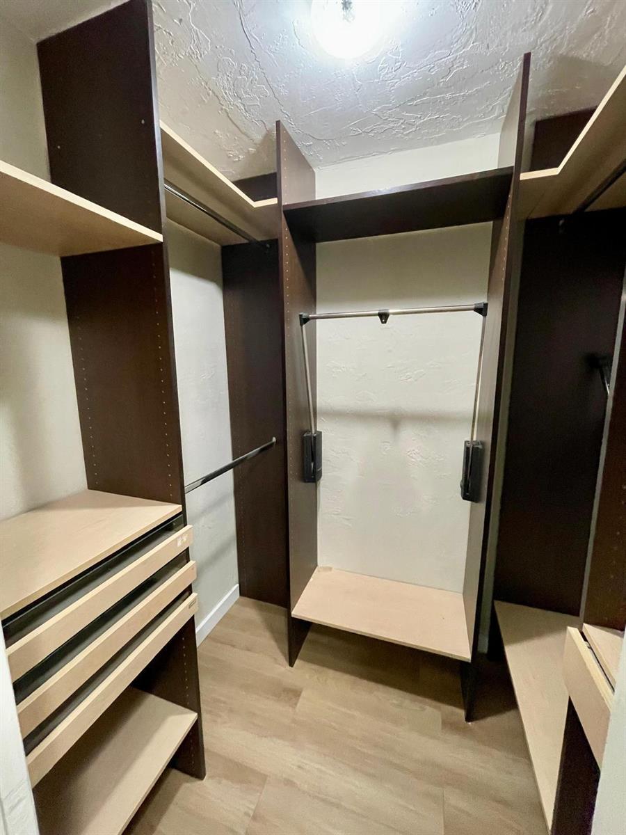 Ver detalles 1 / 898 sq. ft. $ 2026-06-21 0 foto