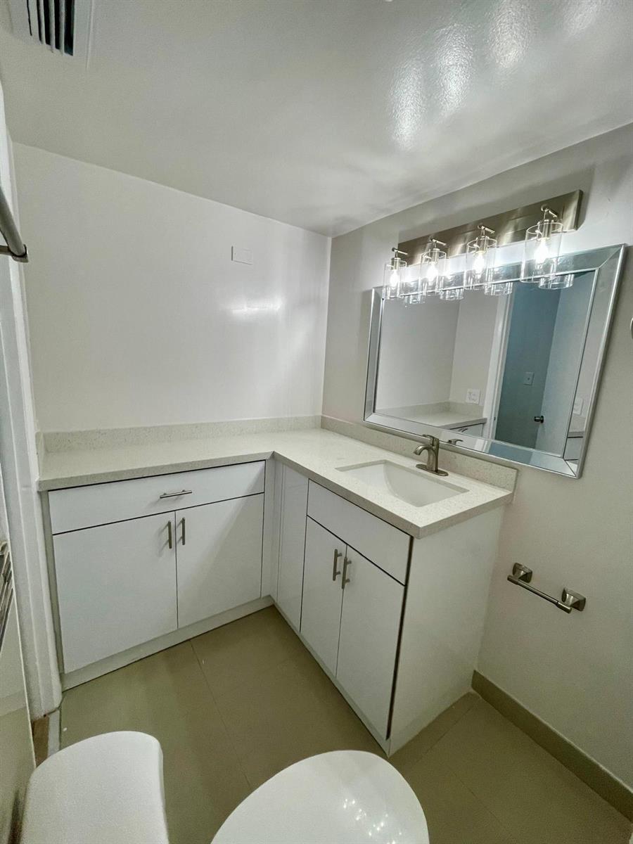 Ver detalles 1 / 898 sq. ft. $ 2026-06-21 0 foto