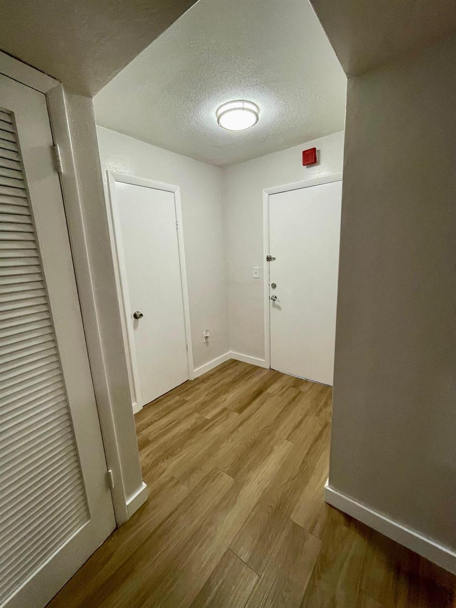 Ver detalles 1 / 898 sq. ft. $ 2026-06-21 0 foto