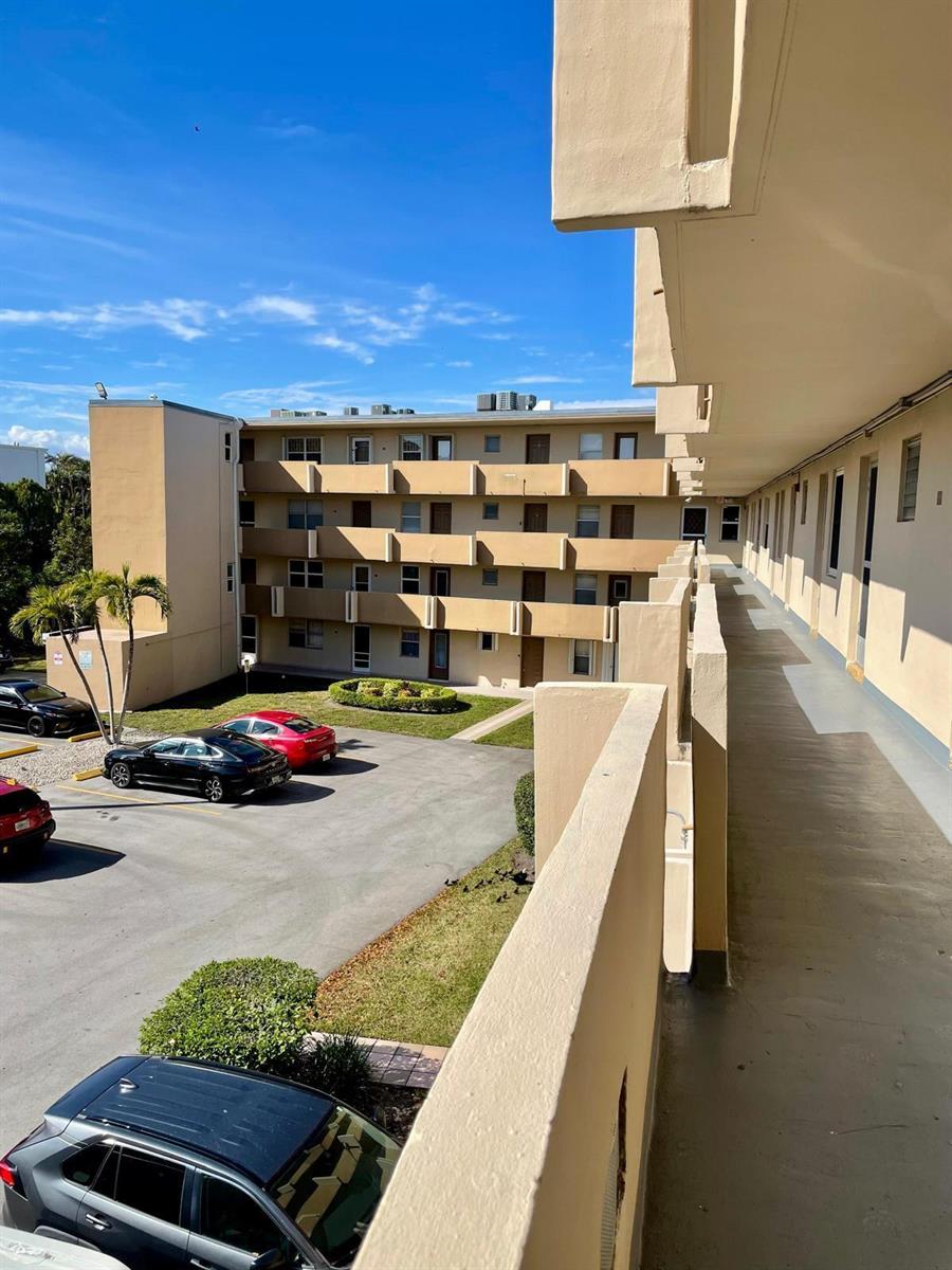 Ver detalles 1 / 898 sq. ft. $ 2026-06-21 0 foto