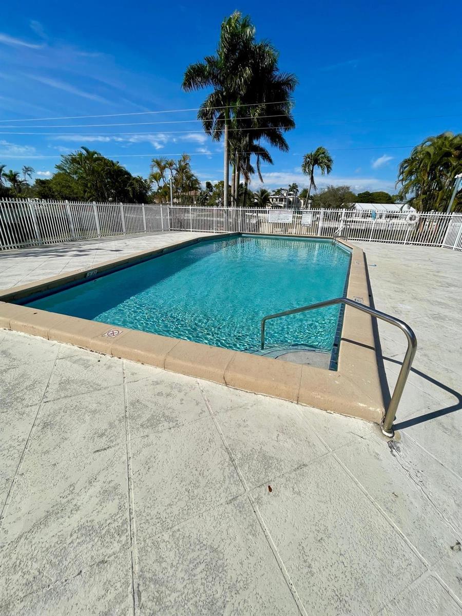 Ver detalles 1 / 898 sq. ft. $ 2026-06-21 0 foto