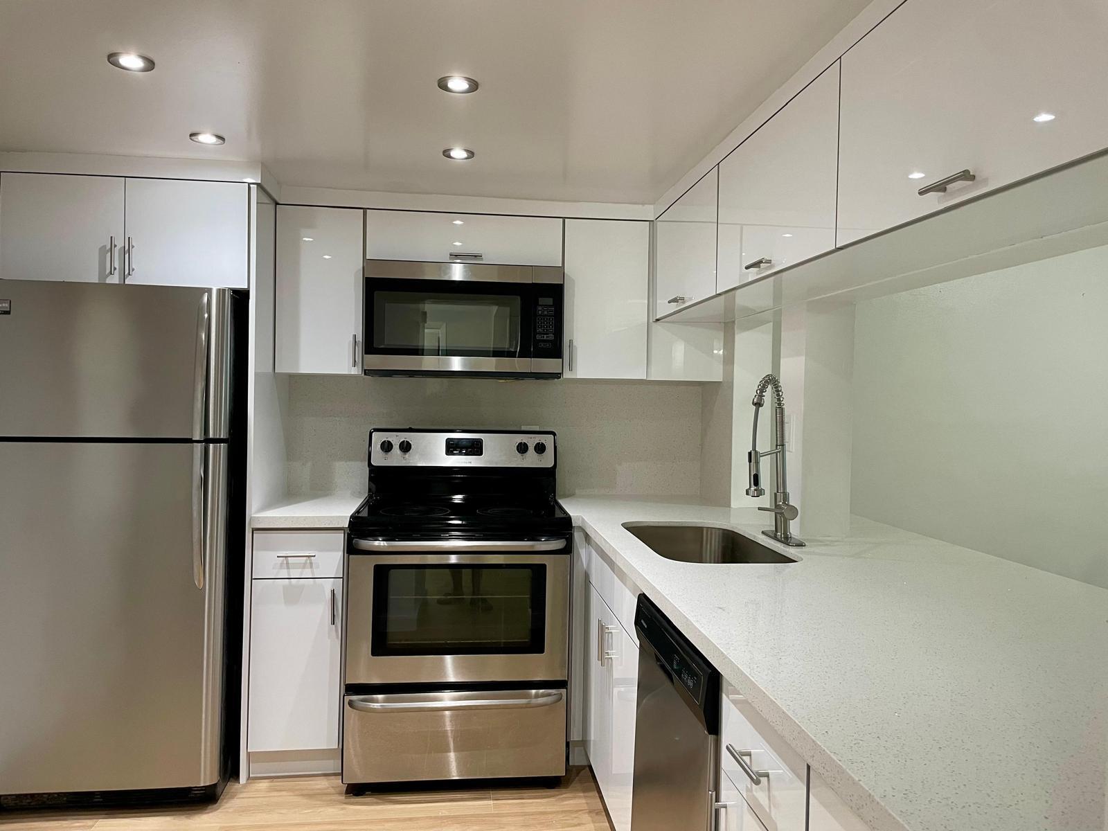 Ver detalles 1 / 898 sq. ft. $ 2026-06-21 0 foto
