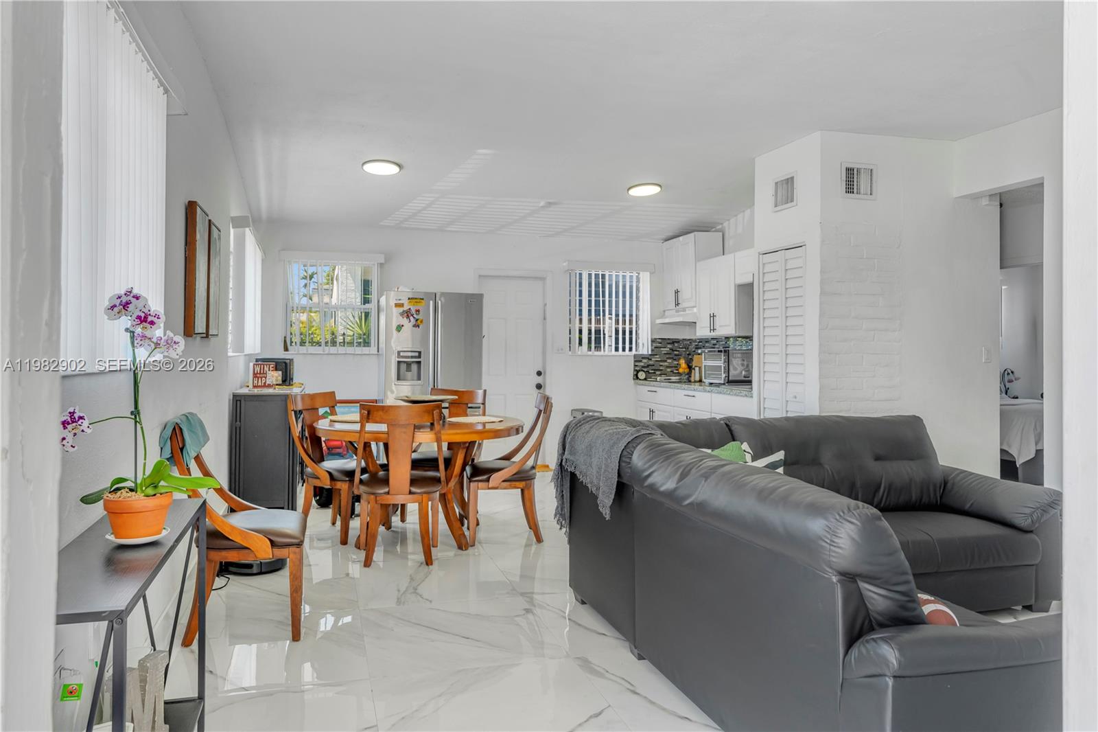   /  1854 кв.футов $ 2026-04-21 0 Фото