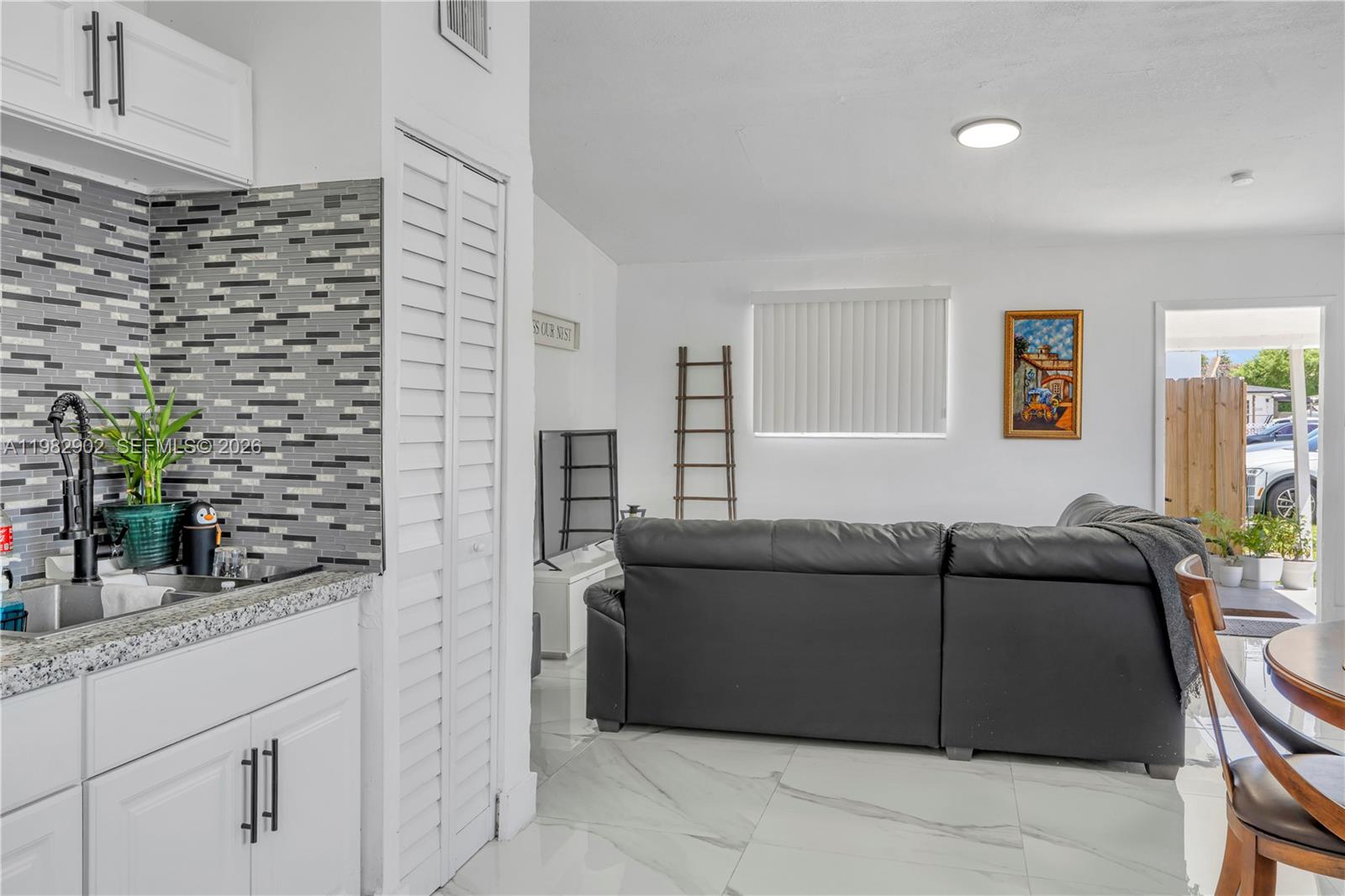   /  1854 кв.футов $ 2026-04-21 0 Фото