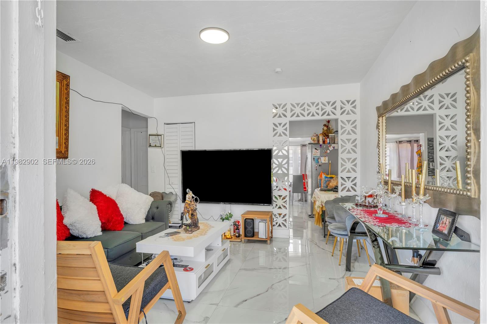   /  1854 кв.футов $ 2026-04-21 0 Фото