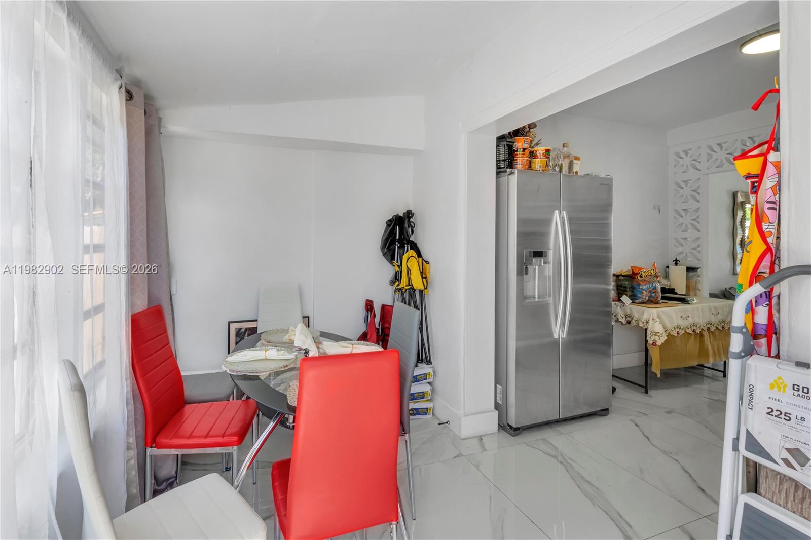   /  1854 кв.футов $ 2026-04-21 0 Фото