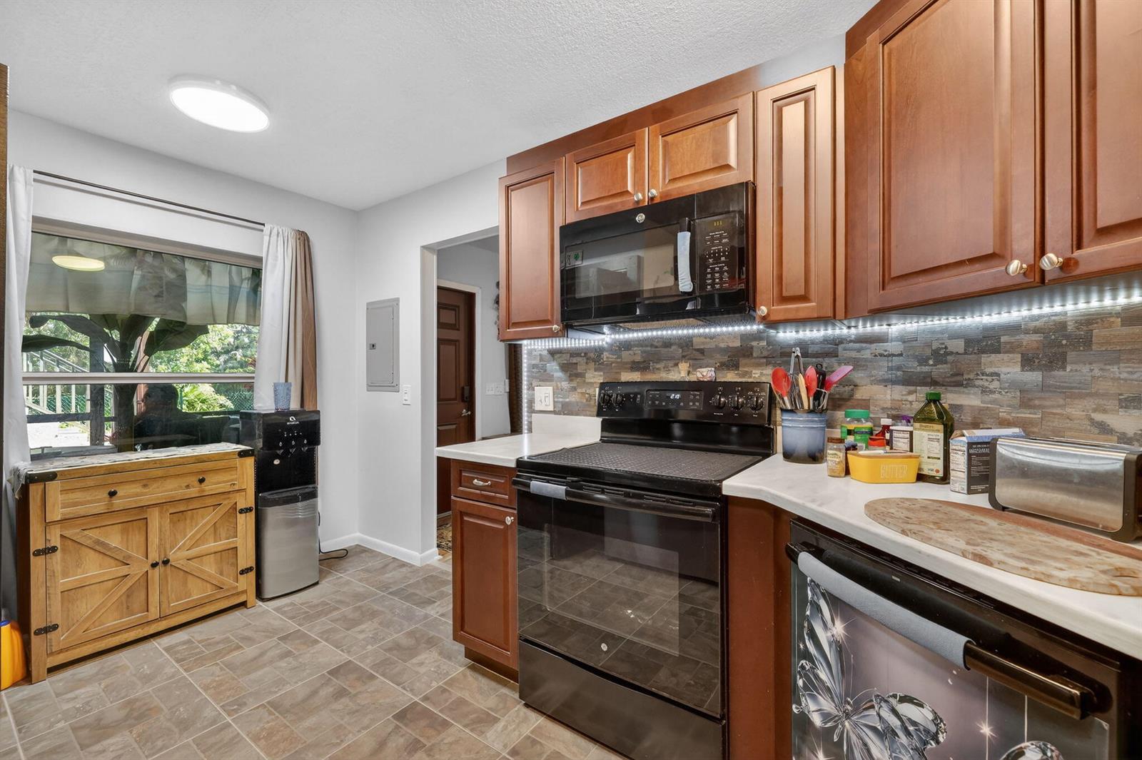 Ver detalles H1-103 2 / 2 1092 sq. ft. $ 2026-06-15 0 foto