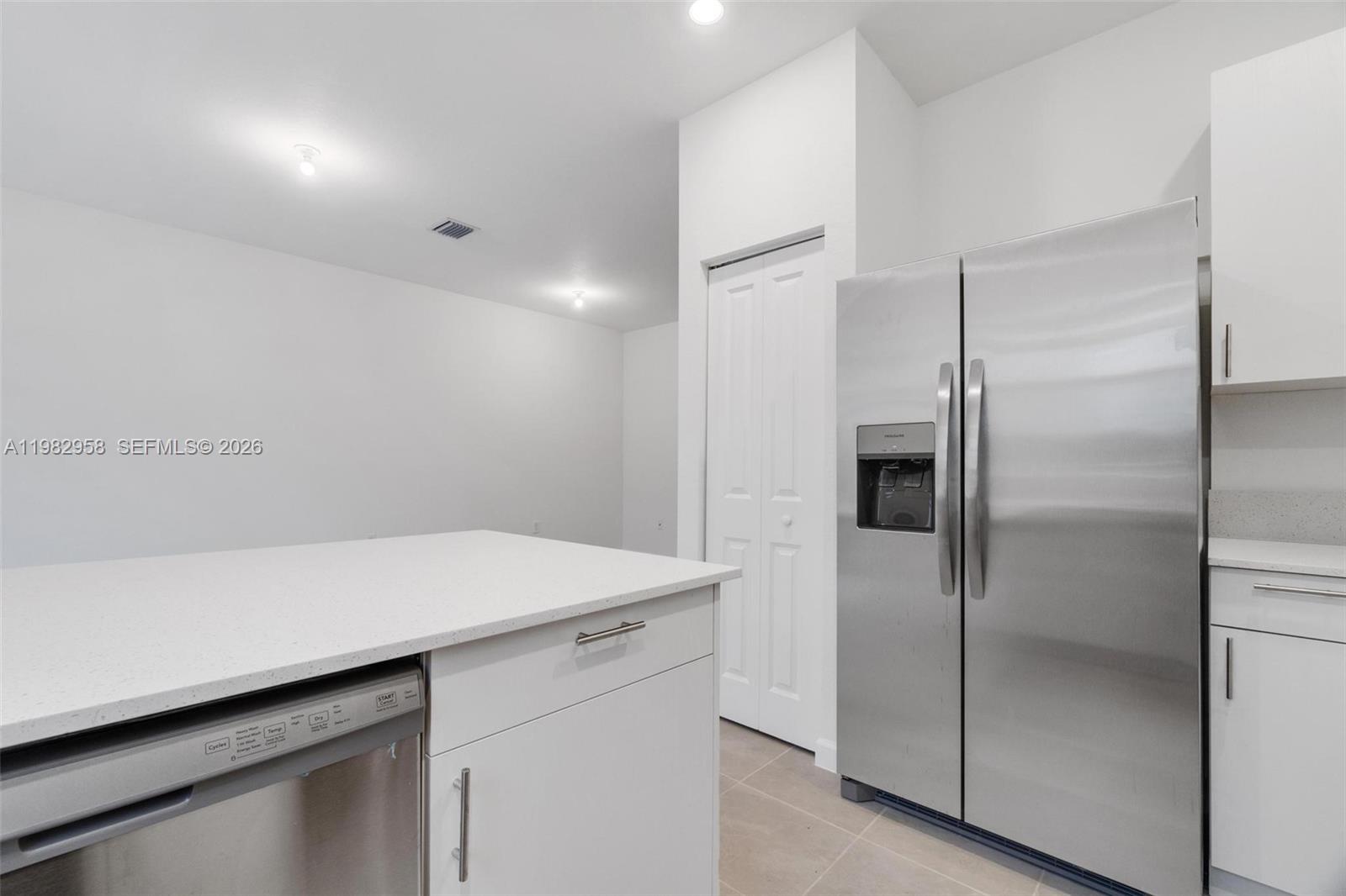 16281 3 / 3 1483 sq. ft. $ 2026-03-14 0 Photo