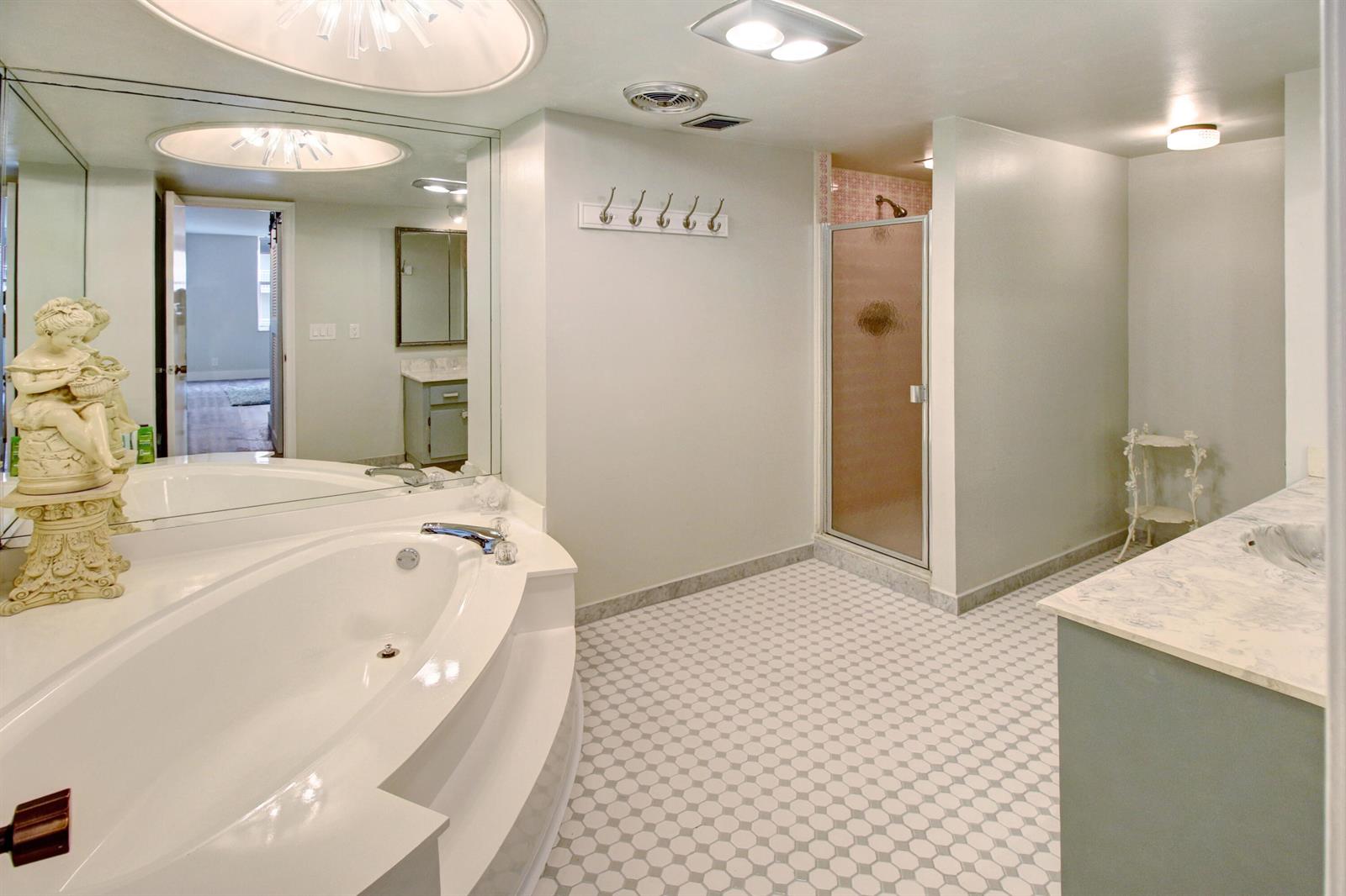 Photo of 1865 Ocean #6c, Hallandale Beach, Florida, 33009 - IMG_4027