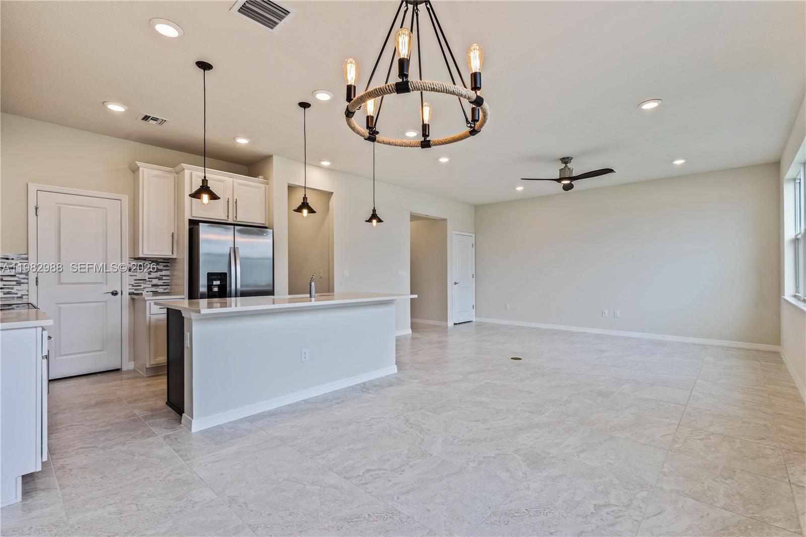 1455 3 / 3 1800 sq. ft. $ 2026-03-17 0 foto