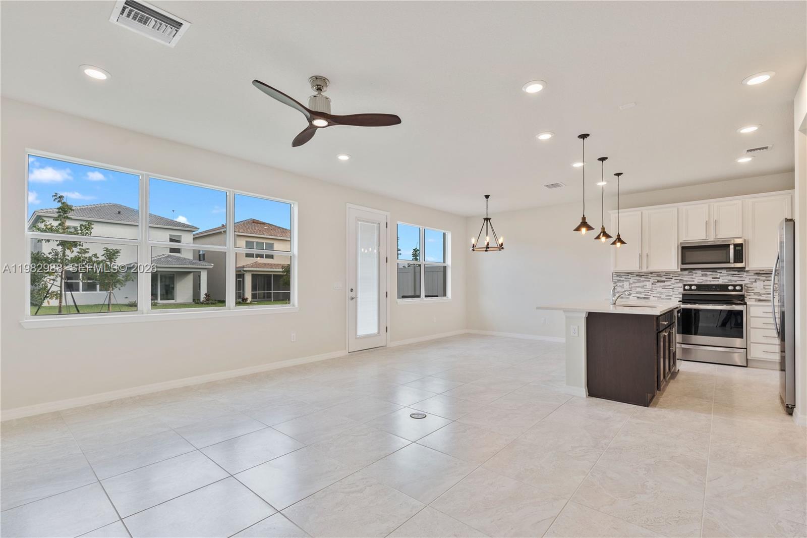 1455 3 / 3 1800 sq. ft. $ 2026-03-17 0 foto