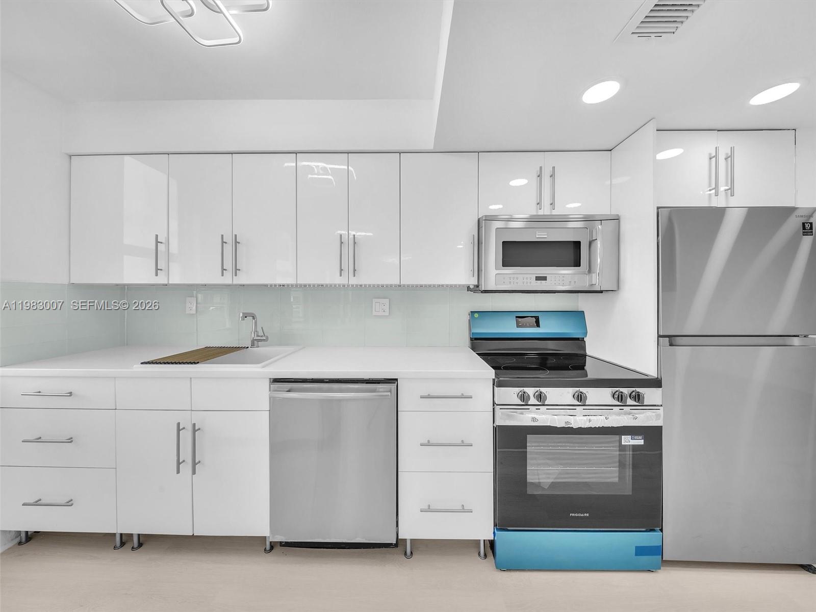 See details 1818 2 / 2 1856 sq. ft. $ 2026-03-14 0 Photo