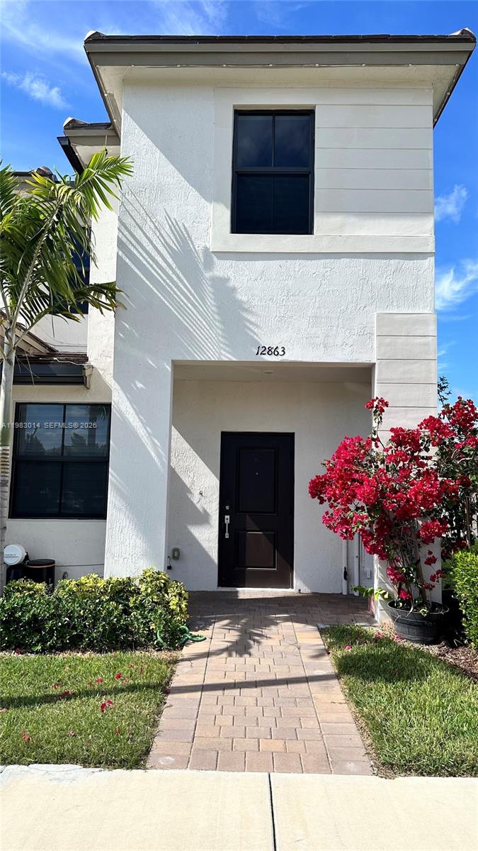 Ver detalles 12863 3 / 3 1393 sq. ft. $ 2026-10-15 0 foto