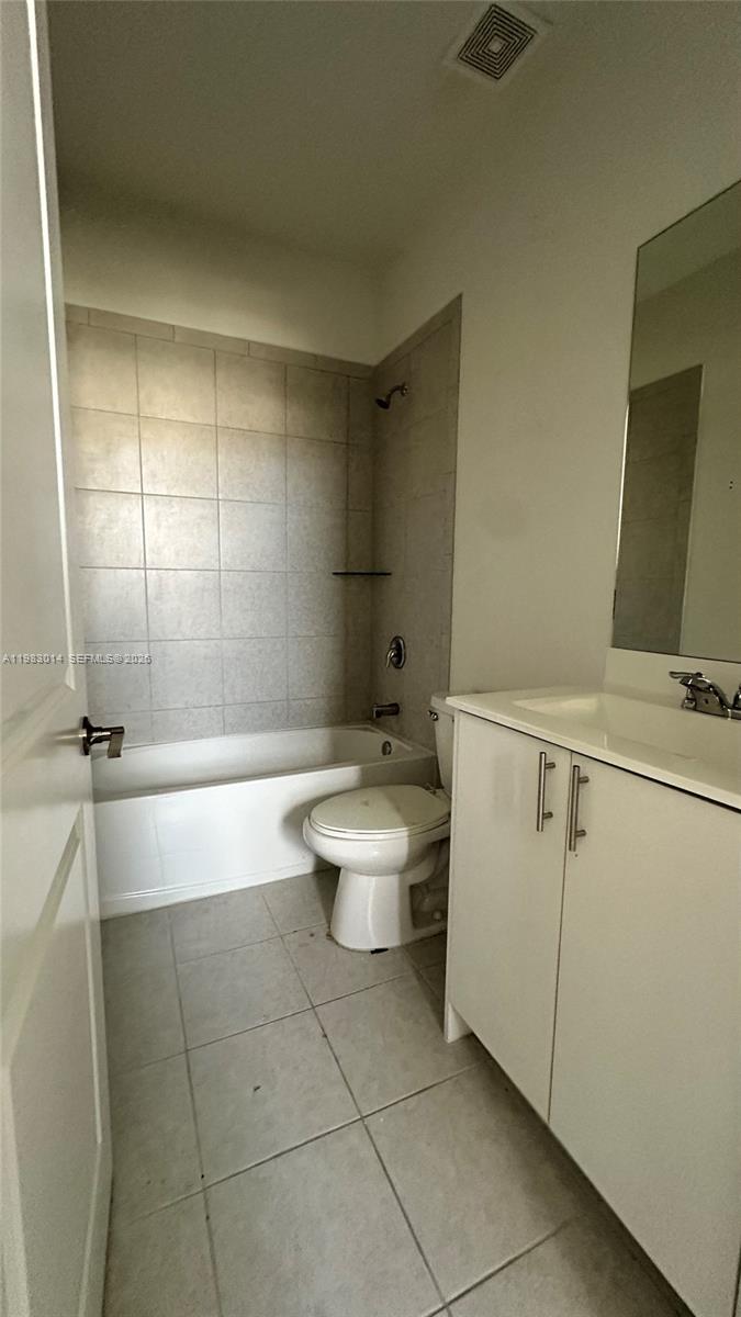 Ver detalles 12863 3 / 3 1393 sq. ft. $ 2026-10-15 0 foto