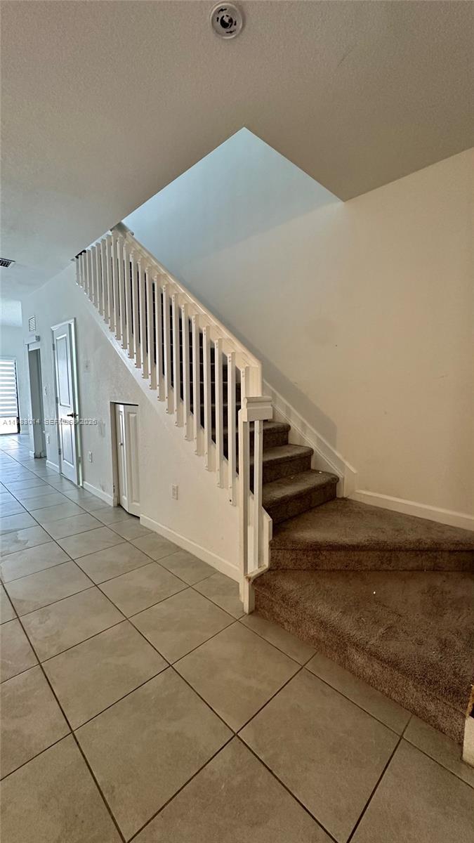 Ver detalles 12863 3 / 3 1393 sq. ft. $ 2026-10-15 0 foto