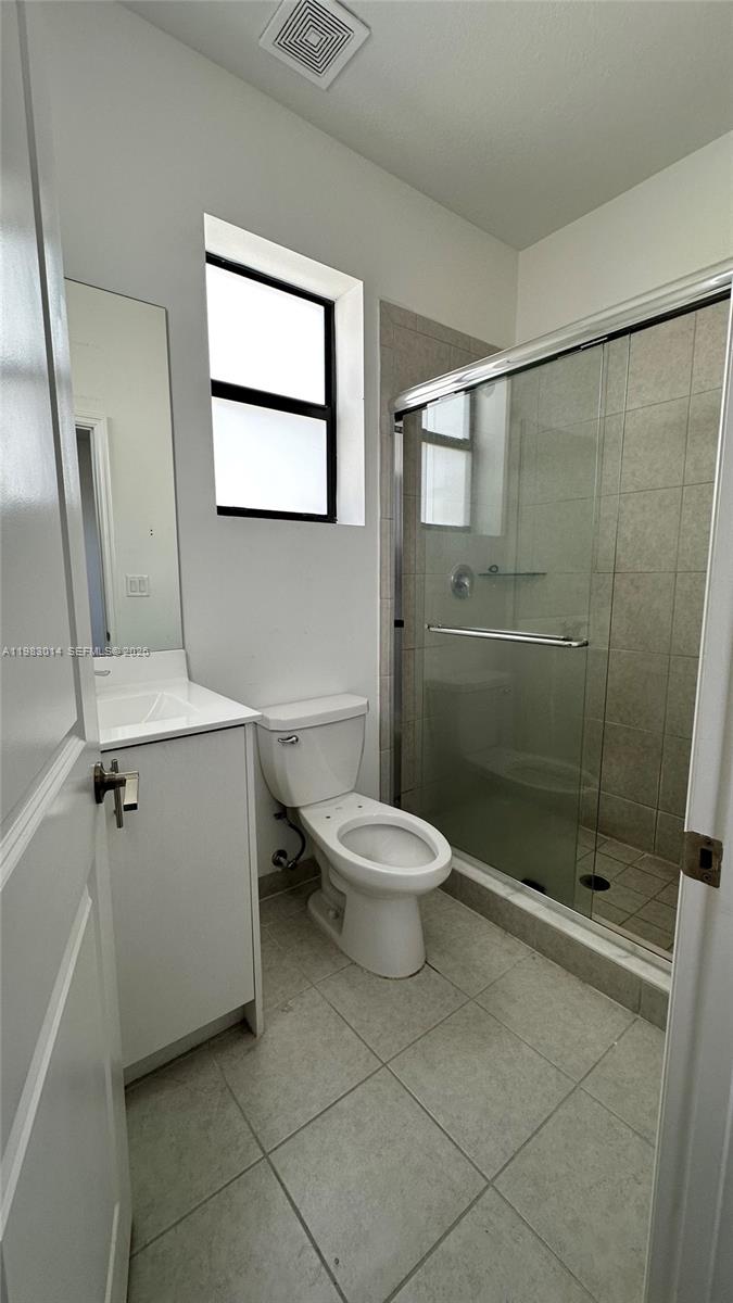Ver detalles 12863 3 / 3 1393 sq. ft. $ 2026-10-15 0 foto