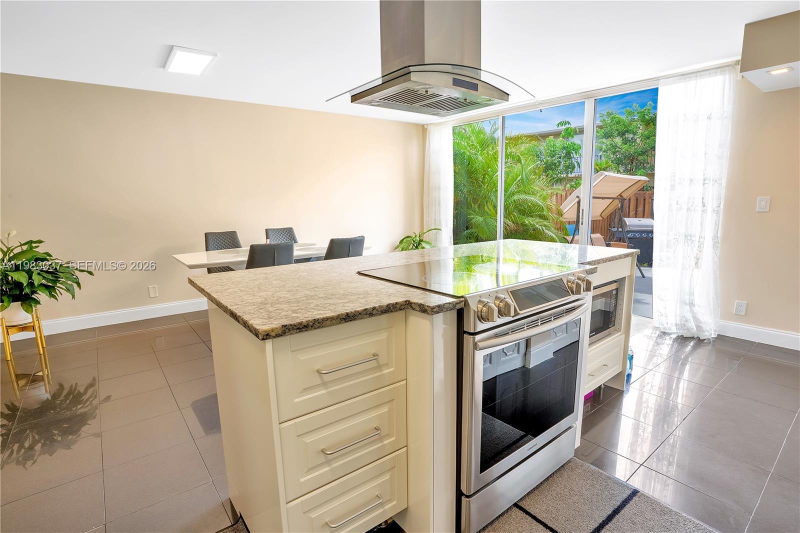 Photo of 2421 10th St (2421), Hallandale Beach, Florida, 33009 -