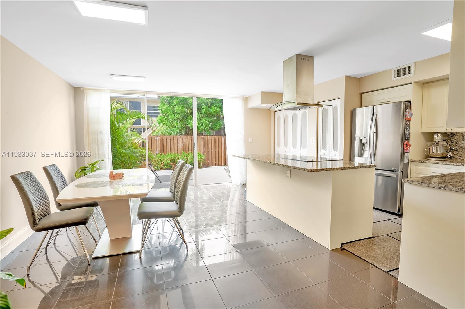 Photo of 2421 10th St (2421), Hallandale Beach, Florida, 33009 -