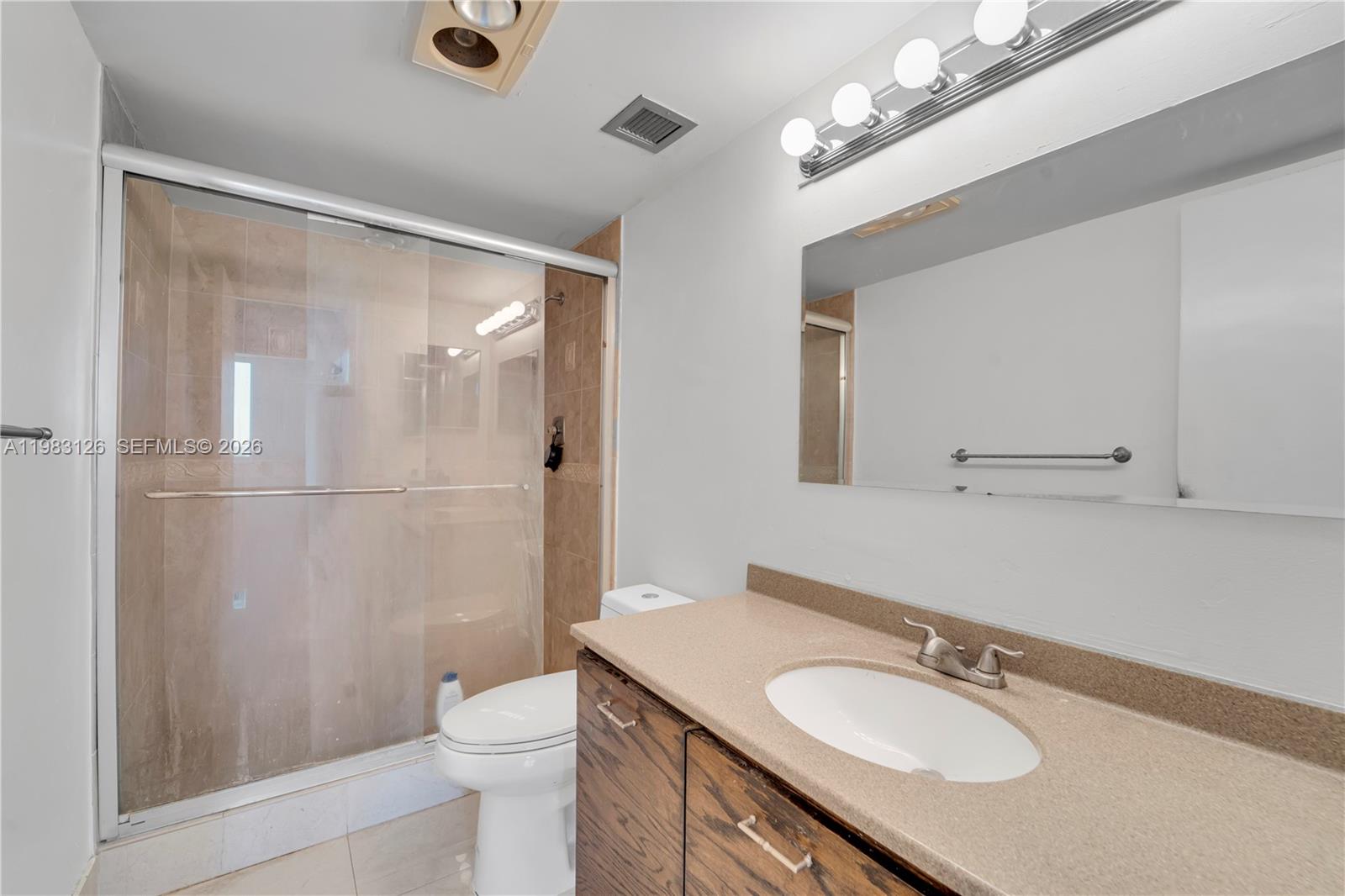 Ver detalles 704 2 / 2 1100 sq. ft. $ 2026-03-15 0 foto