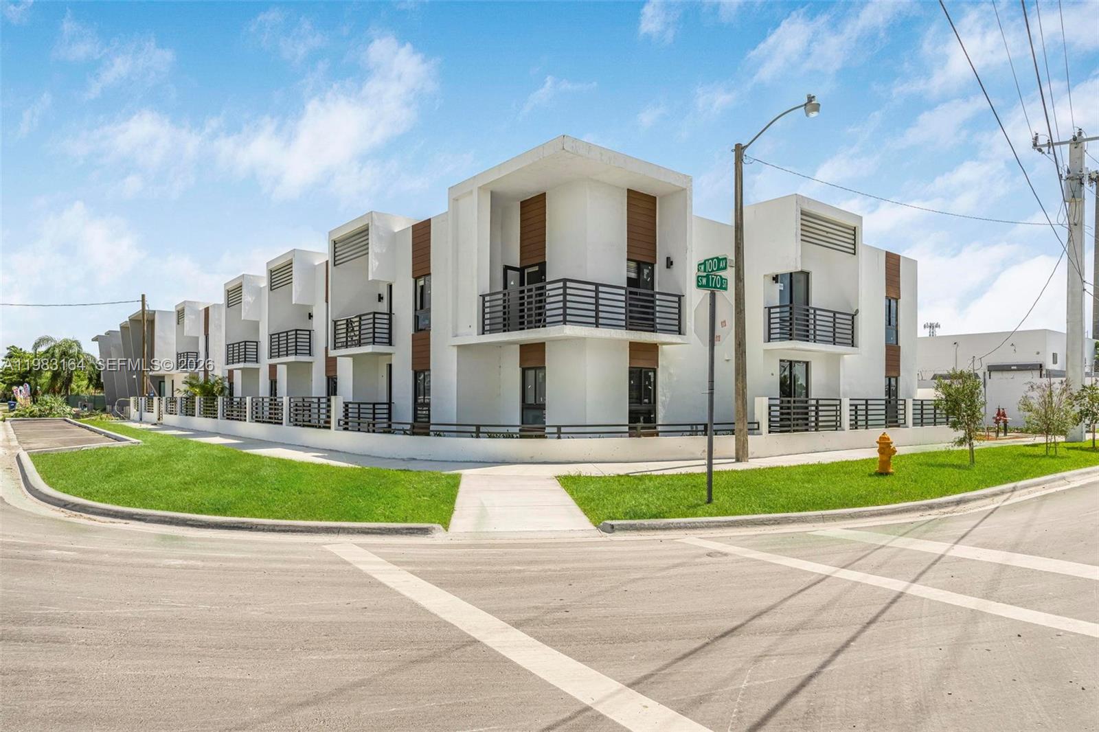   /  11000 кв.футов $ 2026-03-15 0 Фото