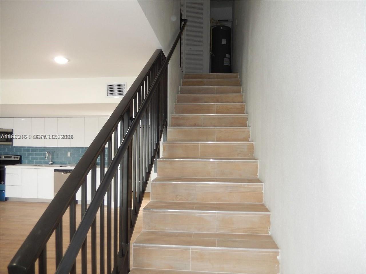   /  11000 кв.футов $ 2026-03-15 0 Фото