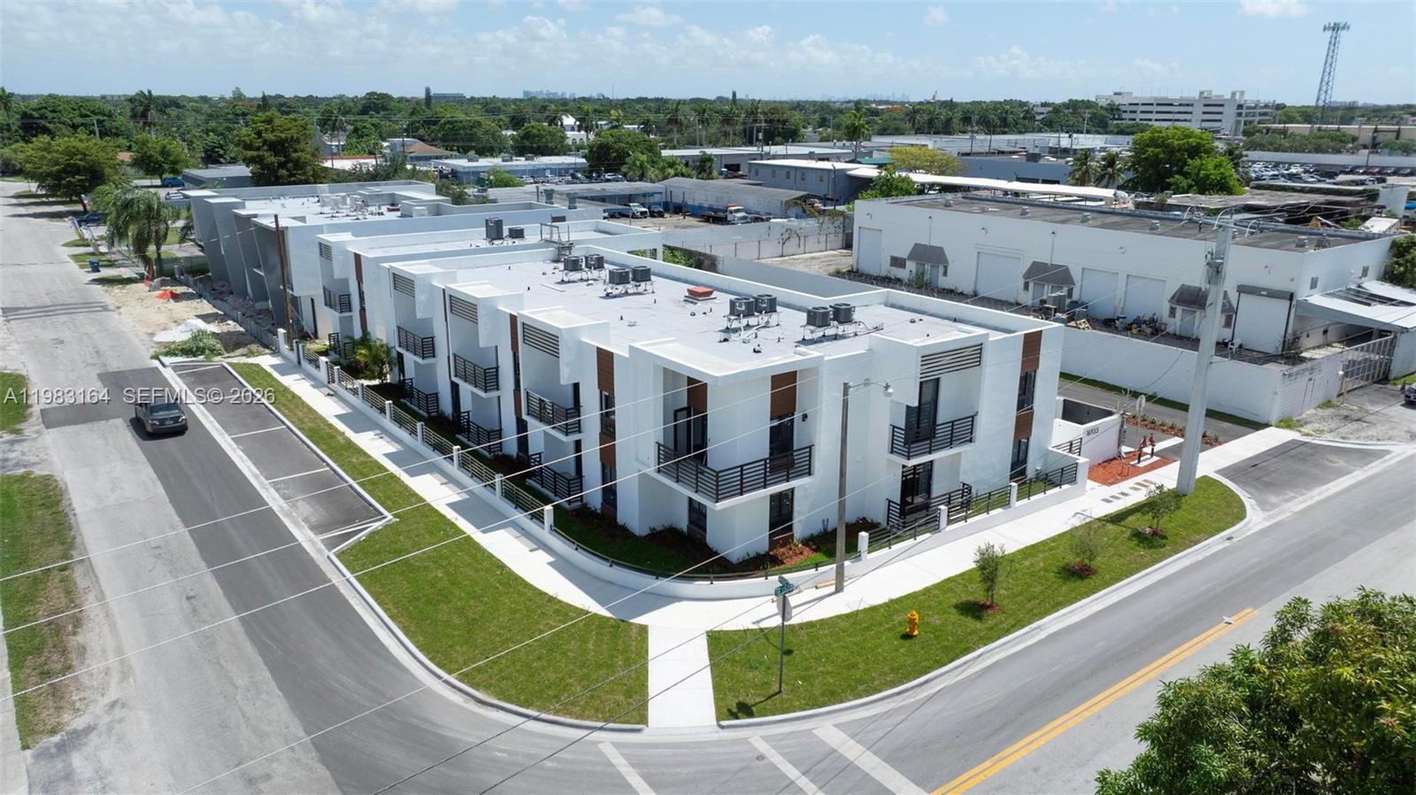   /  11000 кв.футов $ 2026-03-15 0 Фото