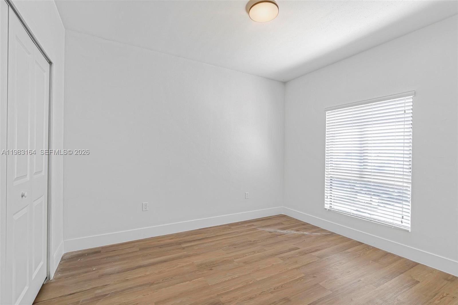   /  11000 кв.футов $ 2026-03-15 0 Фото