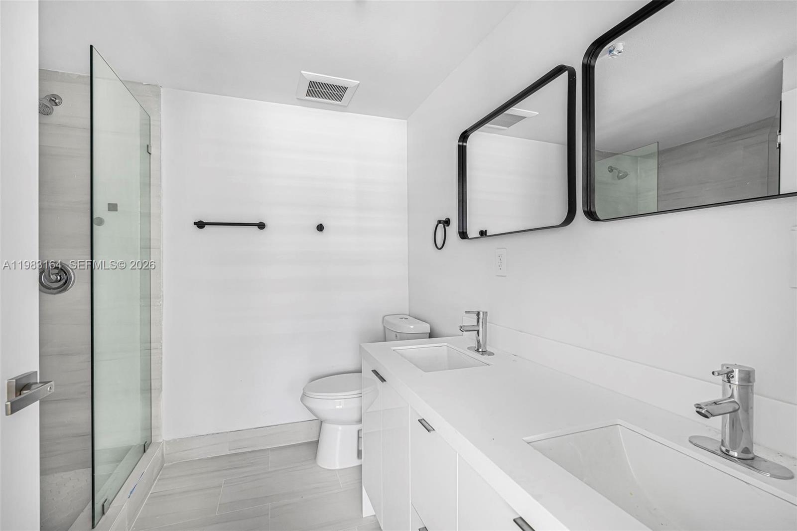   /  11000 кв.футов $ 2026-03-15 0 Фото