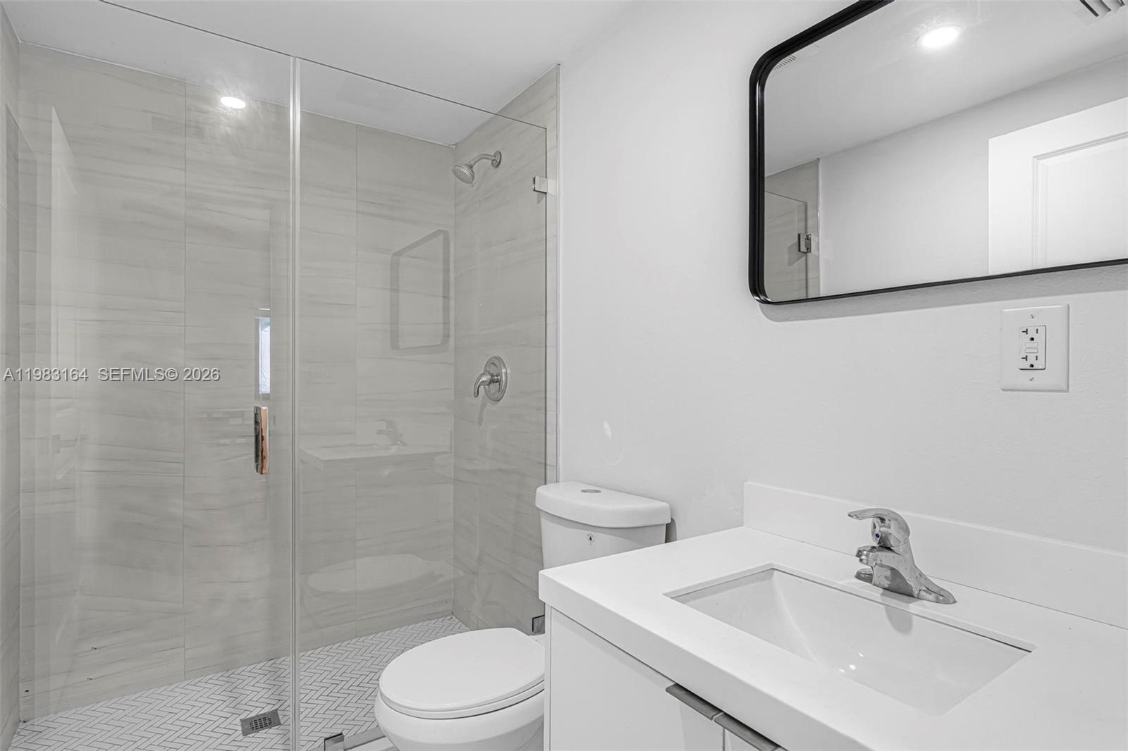   /  11000 кв.футов $ 2026-03-15 0 Фото