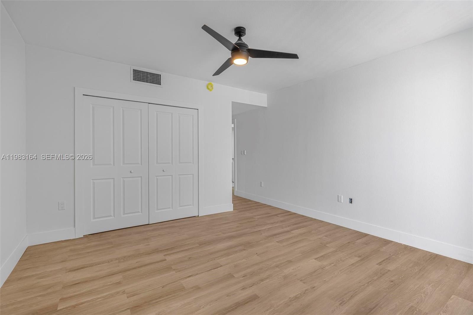   /  11000 кв.футов $ 2026-03-15 0 Фото