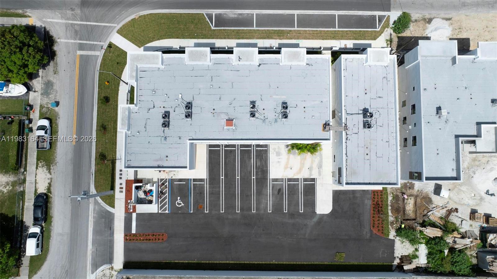   /  11000 кв.футов $ 2026-03-15 0 Фото