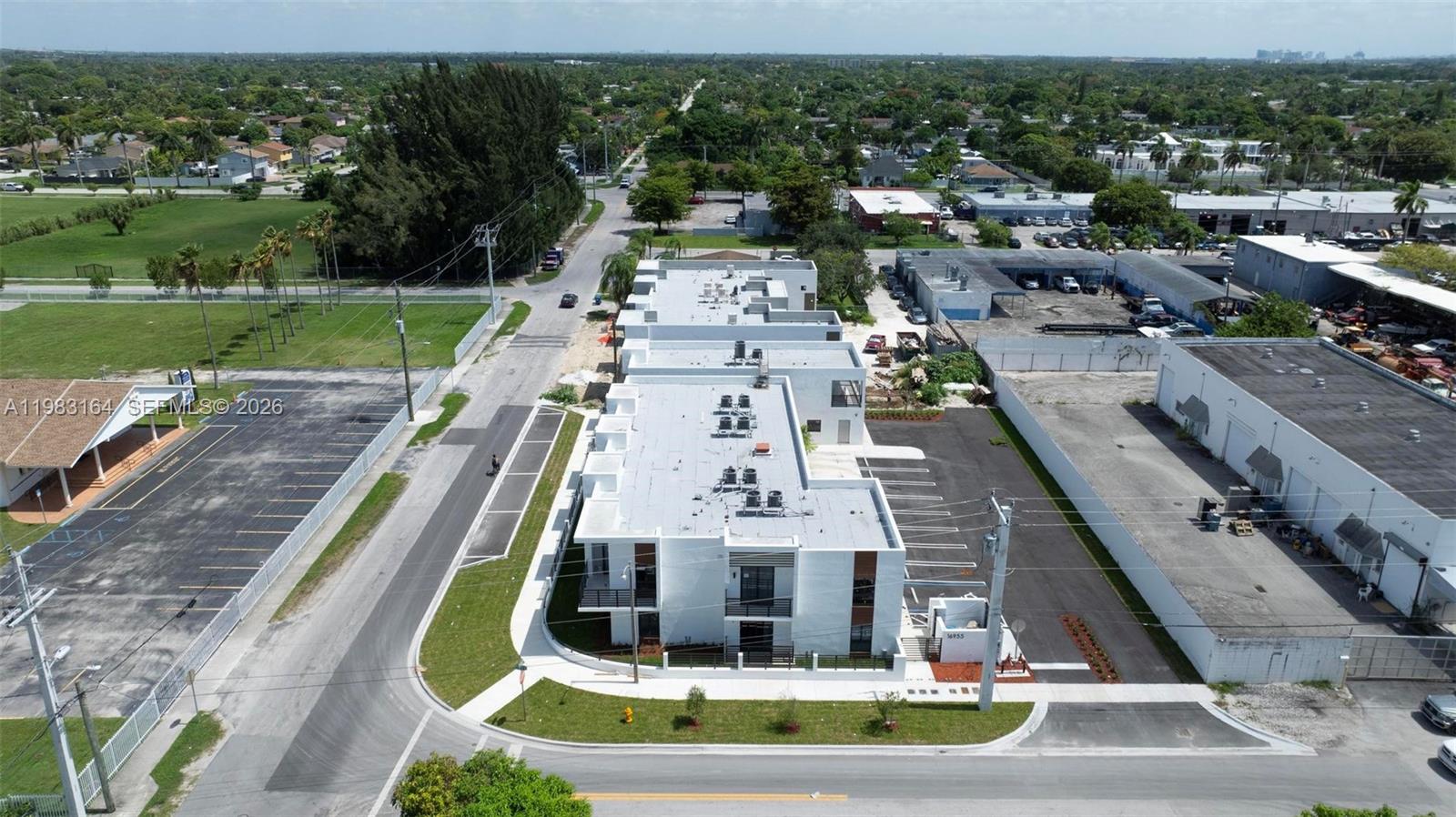   /  11000 кв.футов $ 2026-03-15 0 Фото