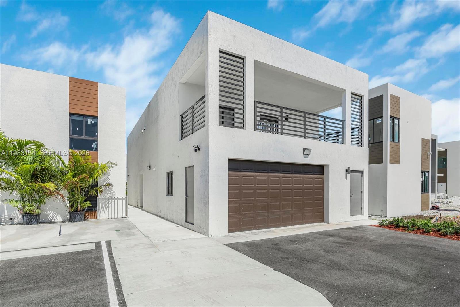   /  11000 кв.футов $ 2026-03-15 0 Фото