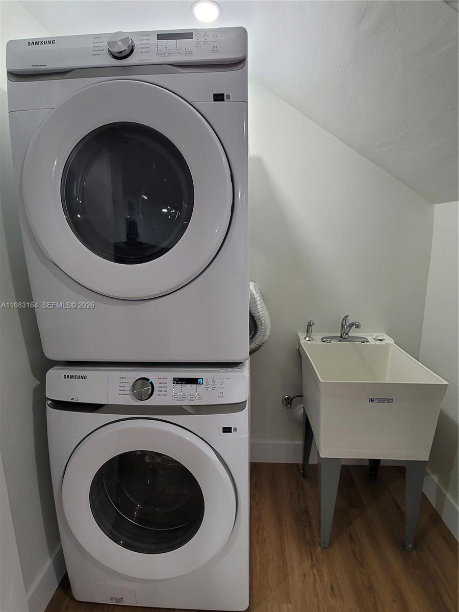   /  11000 кв.футов $ 2026-03-15 0 Фото