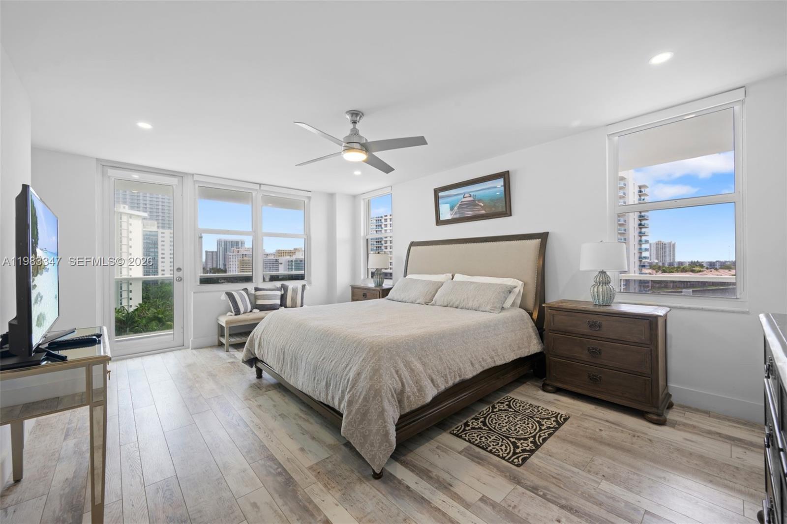 Photo of 3725 Ocean Dr  #924, Hollywood, Florida, 33019 - 