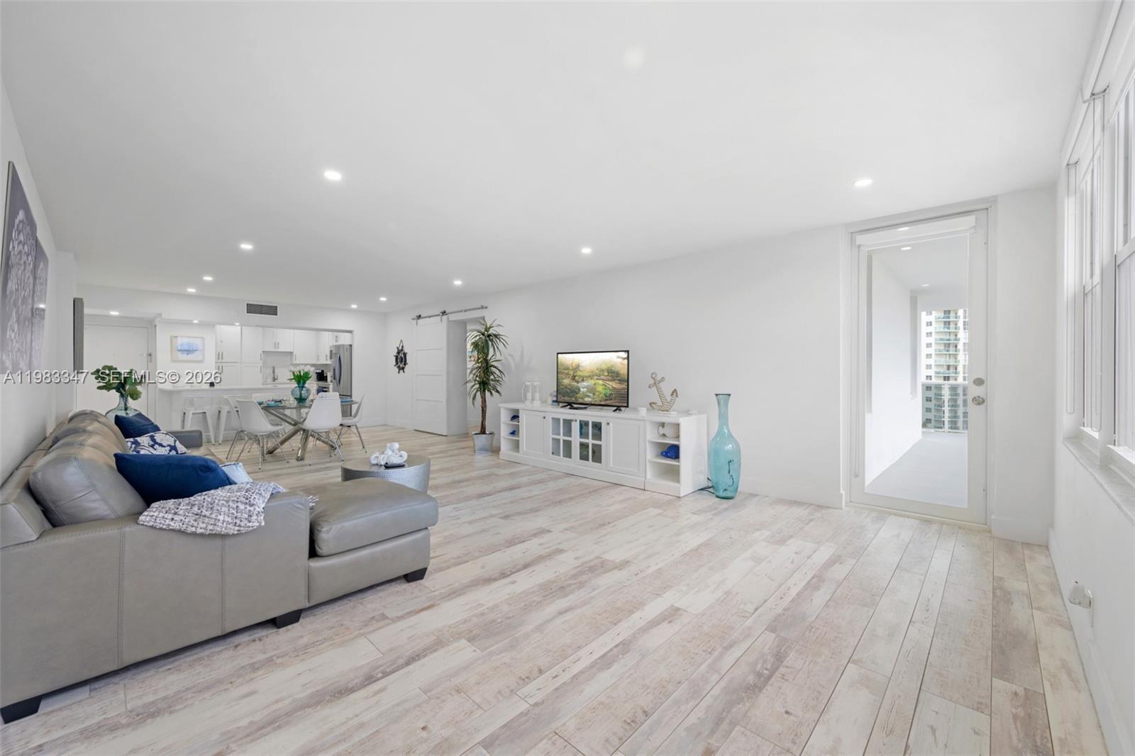 Photo of 3725 Ocean Dr  #924, Hollywood, Florida, 33019 - 