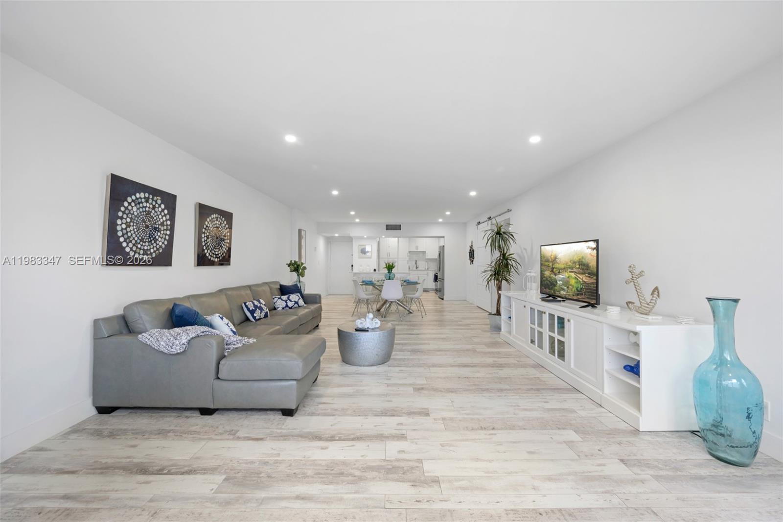 Photo of 3725 Ocean Dr  #924, Hollywood, Florida, 33019 - 