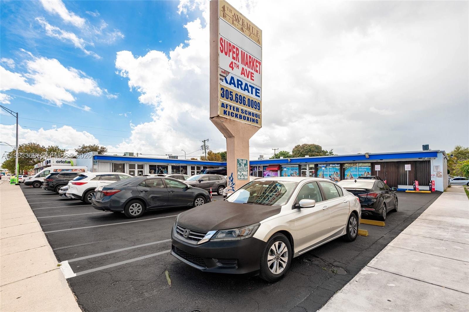   /   кв.футов $ 2026-03-16 0 Фото