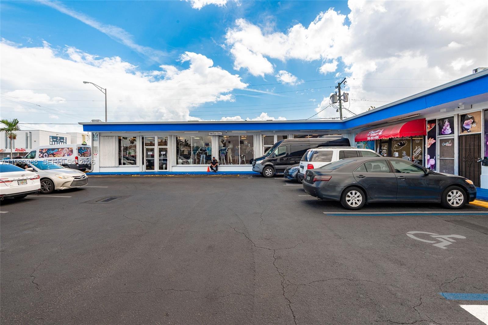   /   кв.футов $ 2026-03-16 0 Фото