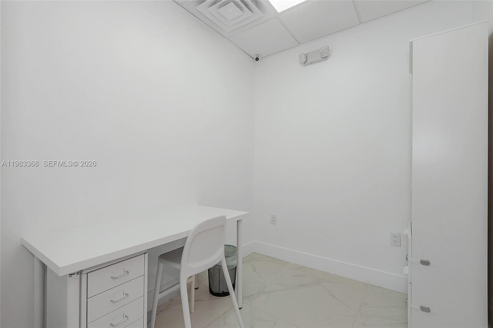   /   кв.футов $ 2026-03-16 0 Фото