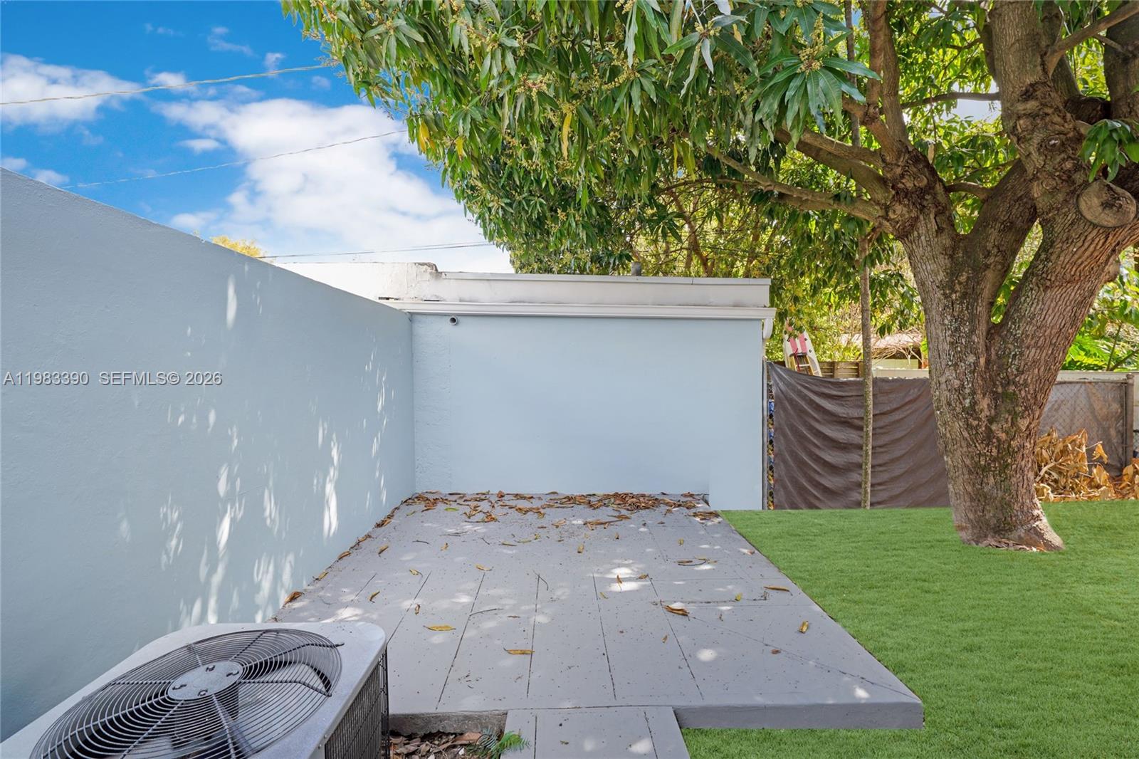   /   sq. ft. $ 2026-03-16 0 foto