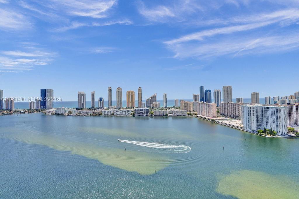 3005 2 / 3 2154 кв.футов $ 2026-03-16 0 Фото