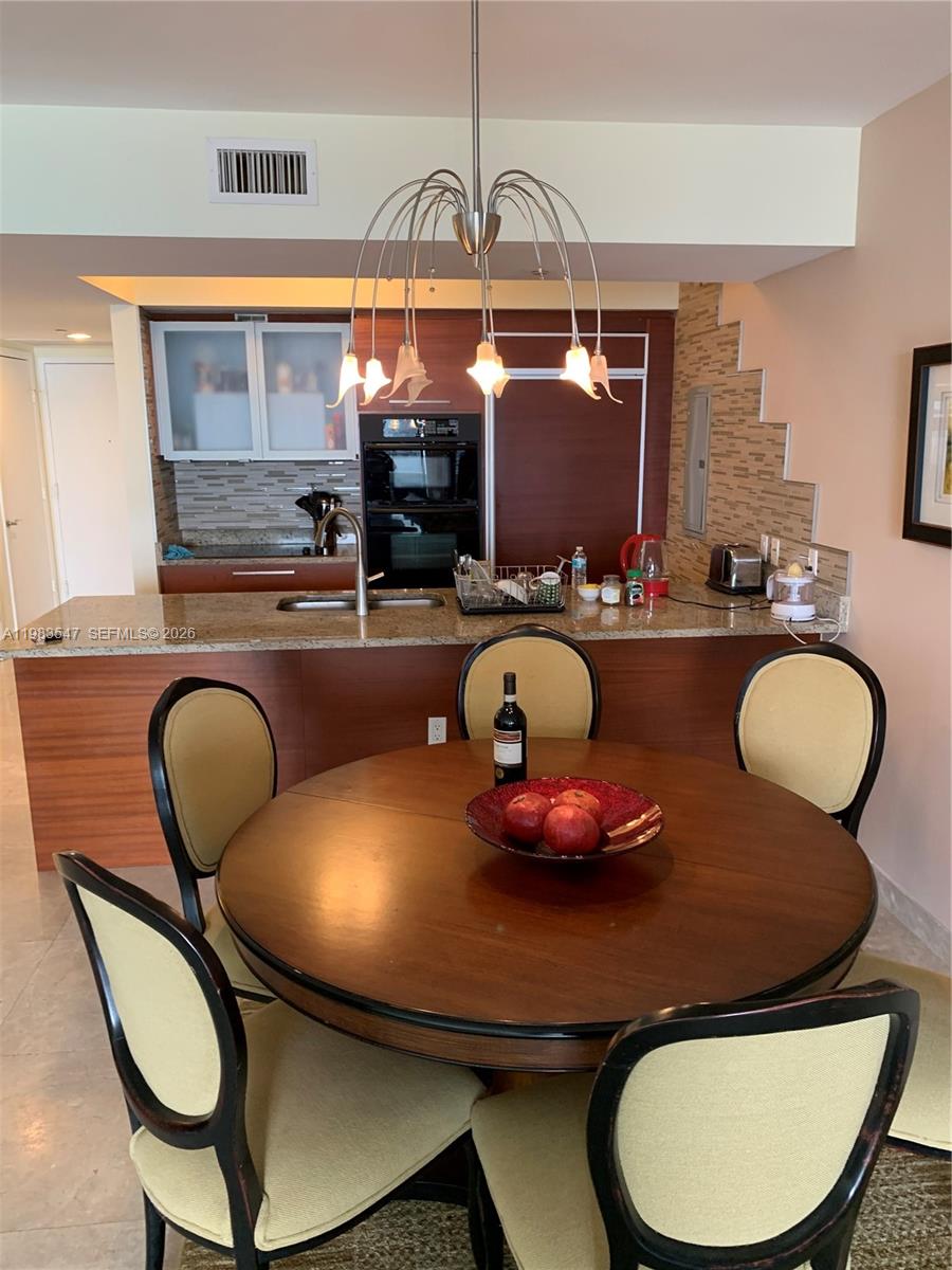 2503 3 / 3 1733 sq. ft. $ 2026-04-27 0 foto