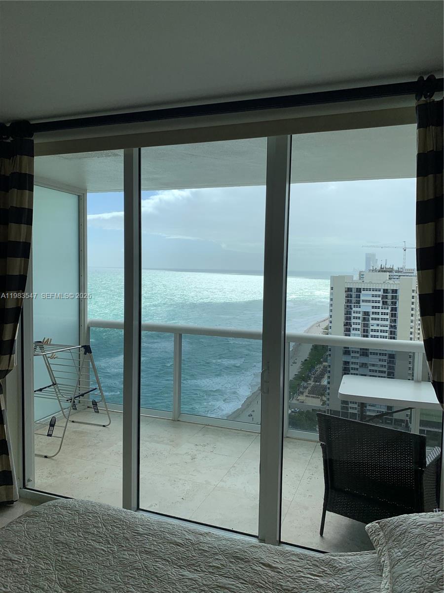 2503 3 / 3 1733 sq. ft. $ 2026-04-27 0 foto