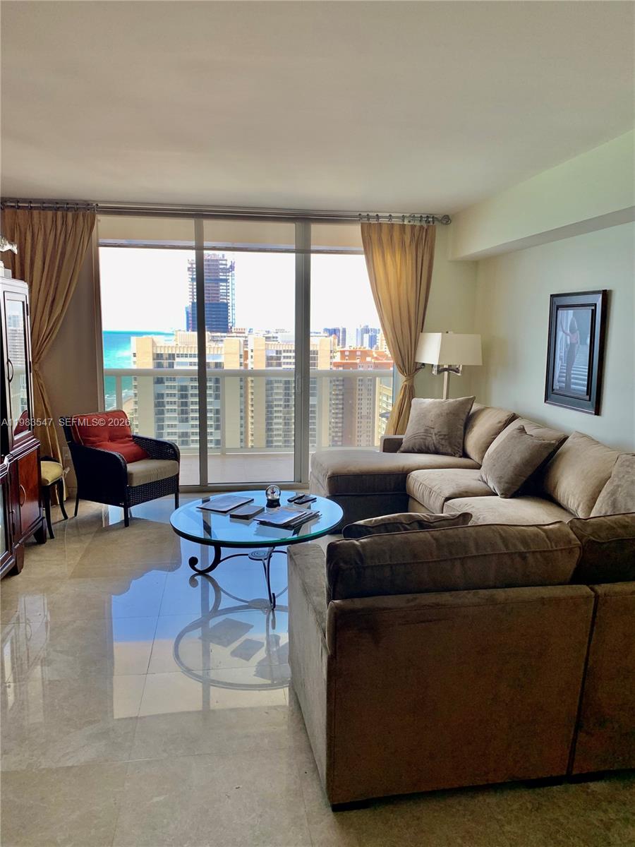 2503 3 / 3 1733 sq. ft. $ 2026-04-27 0 foto